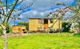Glamping Under The Stars, Romantic Luxury Hideaway - Honey Pot Shepherd Hut